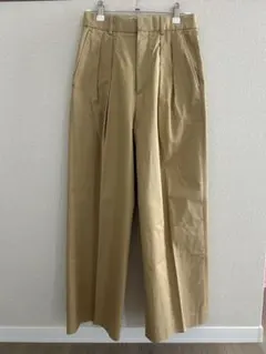 ベージュ ワイドパンツ プリーツ入り