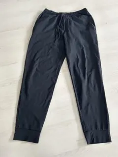 UNIQLO ブラック ウルトラストレッチアクティブジョガーパンツ