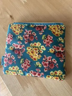 ポール&ジョー 花柄ポーチ