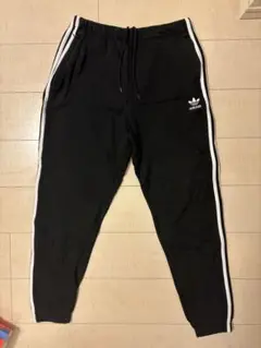 adidas ジョガーパンツ