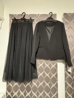 新品　ブラック Vネックジャケットとシフォンスカートセット