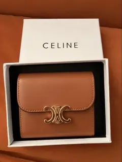 CELINEトリオンフ スモール 三つ折り財布 タン ゴールド金具 箱付き CELINE（セリーヌ） 三つ折り財布(小銭入れあり) トリオンフ スモール