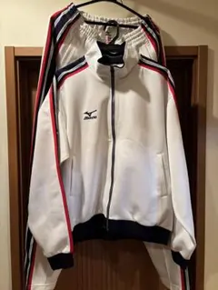 Item thumbnail for item 10ffad6e-d7c3-4790-aa1e-1b1ad94ace0c