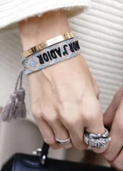 Christian Diorミサンガ　リストバンド2本セット 2025年最新】christian dior ミサンガの人気アイテム - メルカリ