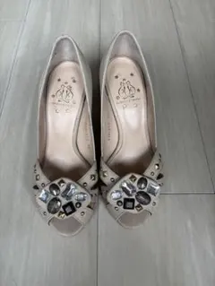 REBECCA Tyler ビジュー付パンプス