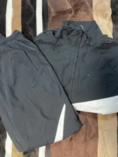 【上下Lサイズ】新品未使用　NIKE上下セットアップ　ナイロンジャケット・パンツ