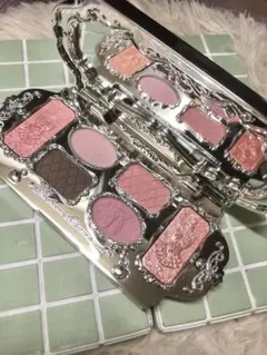 Flower knows スワンバレエシリーズ アイシャドウパレット