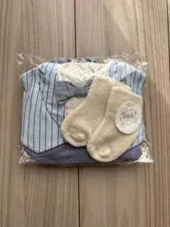 「新品」ベビータキシード風ビブと靴下セット