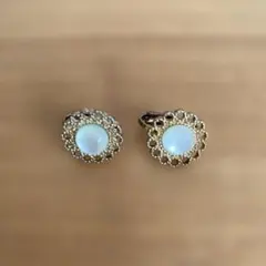 水色パール風クリップ式イヤリング　ゴールド　花