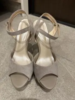 高ヒール グレー ストラップサンダルのサムネイル
