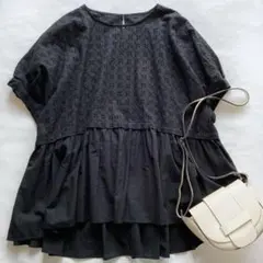 美品 アーバンリサーチドアーズ レース切替ギャザーペプラムブラウス 黒 ブラック