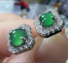 R2M-0116天然本翡翠《本物保証》 緑ピアス　一点物 魔除け 金運 縁起物