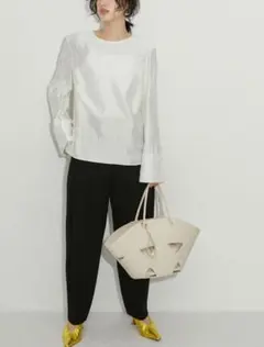 美品 2024春夏 ADAMETROPE'FEMME フォルムレザーバッグのサムネイル