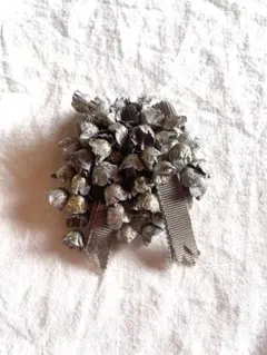 花モチーフブローチ　シルバー