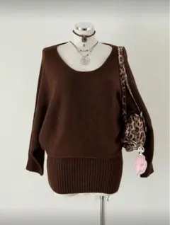 ブラウンオフショルダーニットミニワンピ