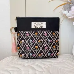 インド刺繍生地チューリップ♡ 20cmファスナーポーチ カラビナ、タッセル付き