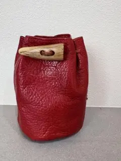 赤 レザー 巾着型ポーチ