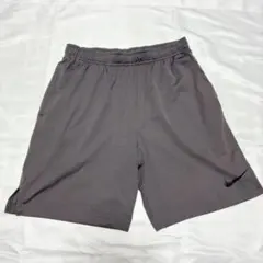 NIKE ナイキDRI-FIT グレー ショートパンツ Lのサムネイル