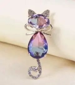 ねこ　ネコちゃんブローチ　猫ブローチ　キラキラ猫　バッグや上着のアクセサリーネコ
