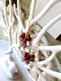 極小ルビーとキャッツアイのピアス