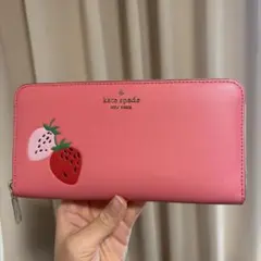 kate spade いちご ストロベリー ラウンドファスナー 長財布 ピンク kate spade いちご ストロベリー ラウンドファスナー 長財布 ピンク