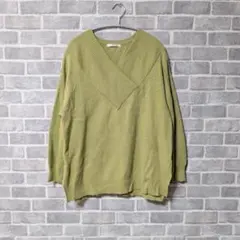 美品　Vネックニット　長袖セーター　М　グリーン　ゆったり　リブニット
