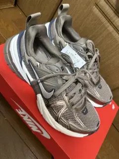 NIKE スニーカー メタリックブロンズ