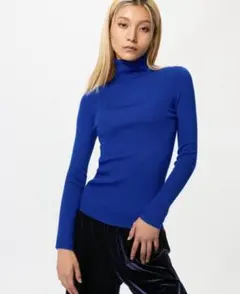 UNIQLO メリノリブタートルネックセーター