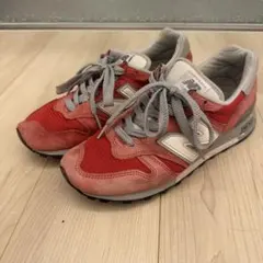 New Balance 1300スニーカー レッド/グレーのサムネイル