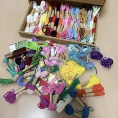 刺繍糸セット 多色 収納付き 100均などで買った刺繍糸です