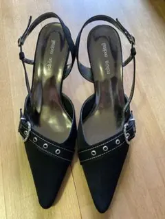 ポインテッドトゥ 　　　　　　　　　　　　　　　ストラップ 付きヒール 黒LL