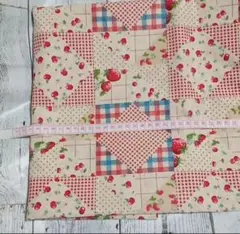 はぎれ　りんご　ストロベリー　Verycotton　約105cm×100cm