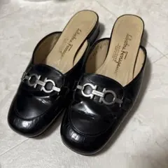 Salvatore Ferragamo エナメルブラック ミュール