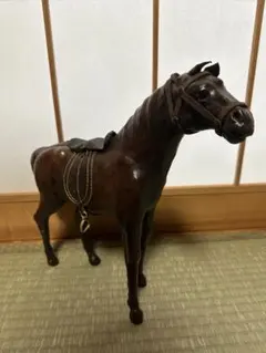 ブラウン馬の置物 サドル付き