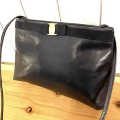 ♯345美品Ferragamoフェラガモヴァラリボンレザーショルダーバッグ 紺色