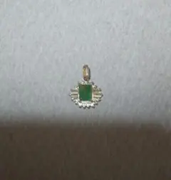 エメラルド　シルバー　ネックレストップ