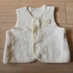 赤ちゃんの城　クリーム色 ベビーベスト クマ刺繍付き