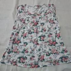LAURA ASHLEY×UNIQLO花柄ノースリーブTシャツ ローラアシュレイのサムネイル