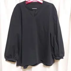 【DAMA collection】 Vカット襟 長袖トップス