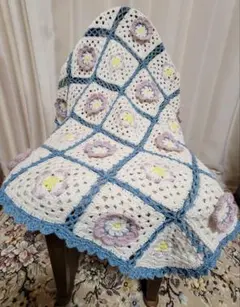 グラニースクエア　涼しげなお花の　モチーフ編み　ブランケット　マルチカバー