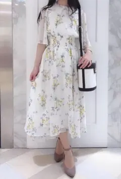 美品【Noela】 デルフィニウムブーケ柄ワンピース　花柄　総柄