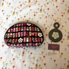 MARY QUANT 半月型ポーチ、ミラー付き　未使用品