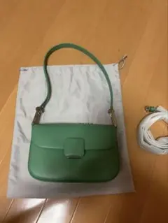 CHARLES & KEITH カラフル スカラップエッジ ミニハンドバッグ | Mercari