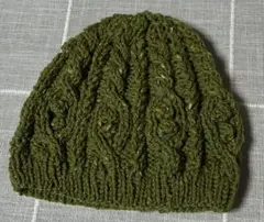 ハンドメイド手編みのニット帽子グリーン系ツィード混じり糸