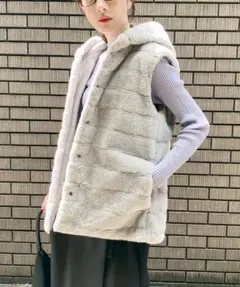 ニコルホワイト　リバーシブルファーベスト　グレー　L
