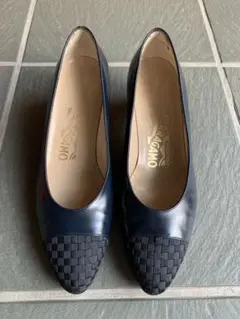 良品⭐︎Salvatore Ferragamo紺フェラガモ パンプス 靴♡