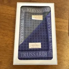 TRUSSARDI チェック ハンカチ ギフトボックス付きのサムネイル
