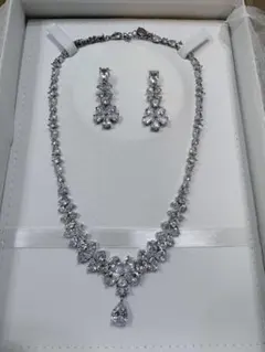 Love Tiaraネックレス＆イヤリングセット
