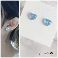 【金具変更NG】ハンドメイドレジン　ブルー　ハート　キラキラ　小ぶりピアス