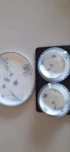 ノリタケ青い花柄ティーカップセット(お値引きしました！)